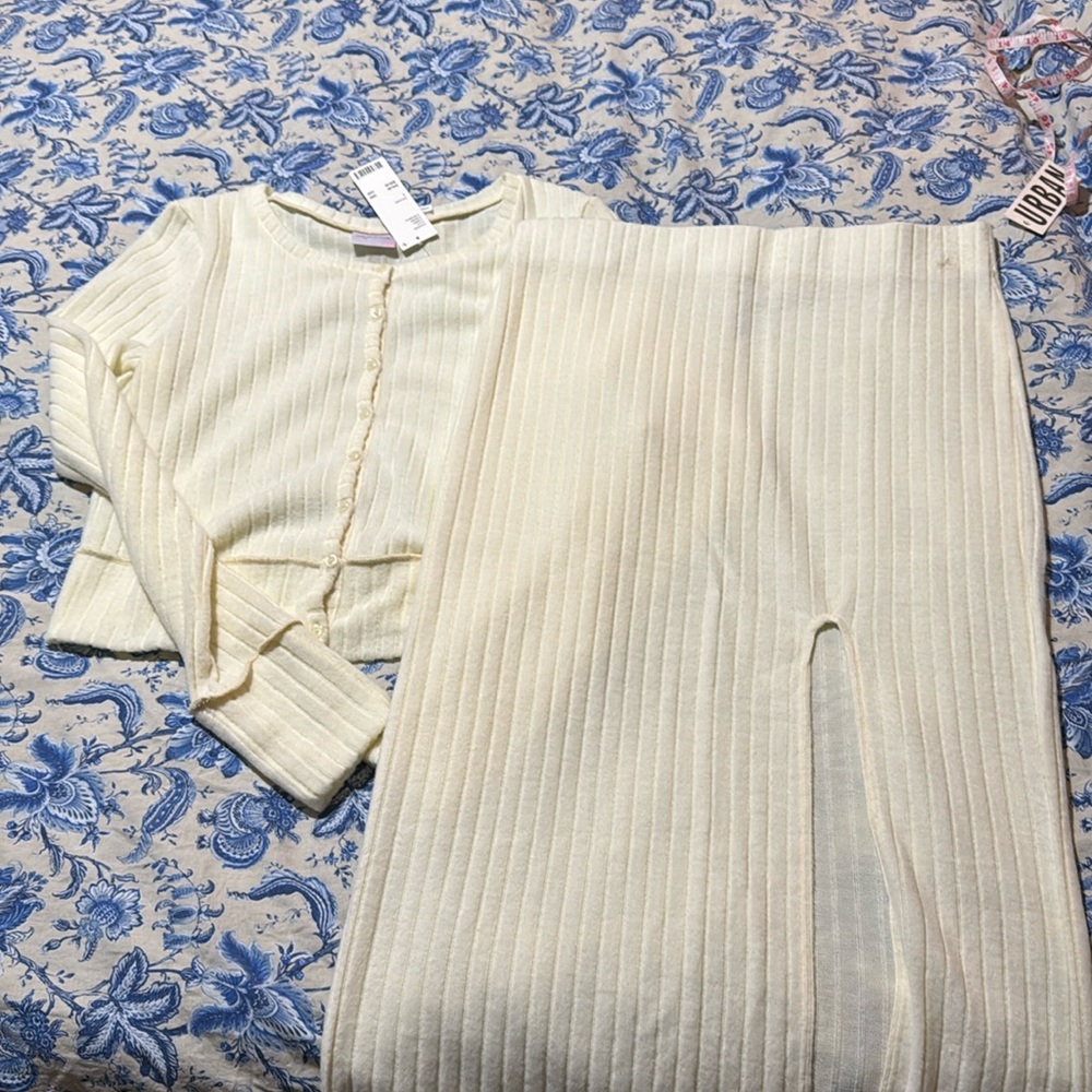 Large Urban outfitters cream ribbed skirt set NWT